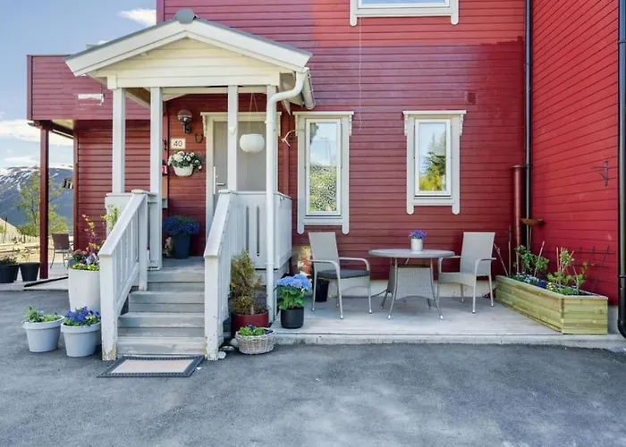 Sea & Mountain View Apartmán