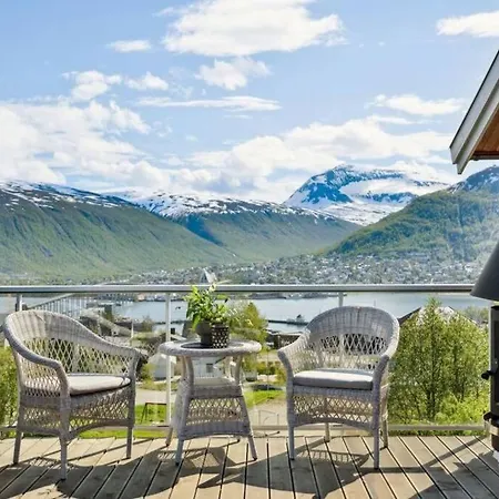 Sea & Mountain View Apartment Tromso