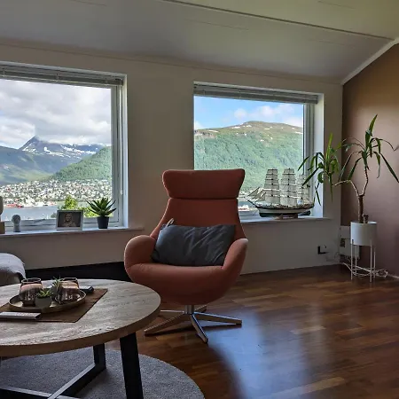 Sea & Mountain View Apartment *